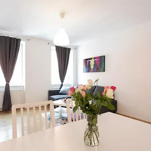 Charmante L Bg8 , Vienna Austria