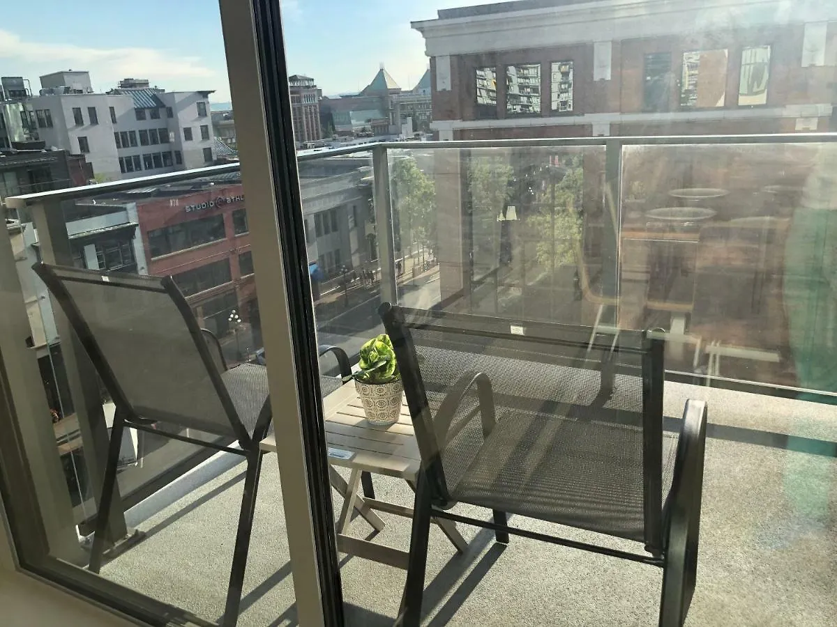 Downtown 2 Beds/2Bath With Huge Patio& Parking! Daire Victoria