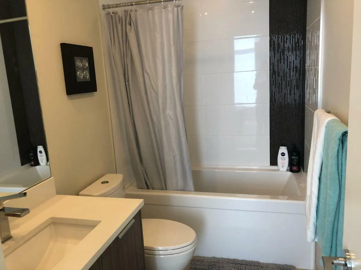 Downtown 2 Beds/2Bath With Huge Patio& Parking! Daire Victoria 0*,  Kanada