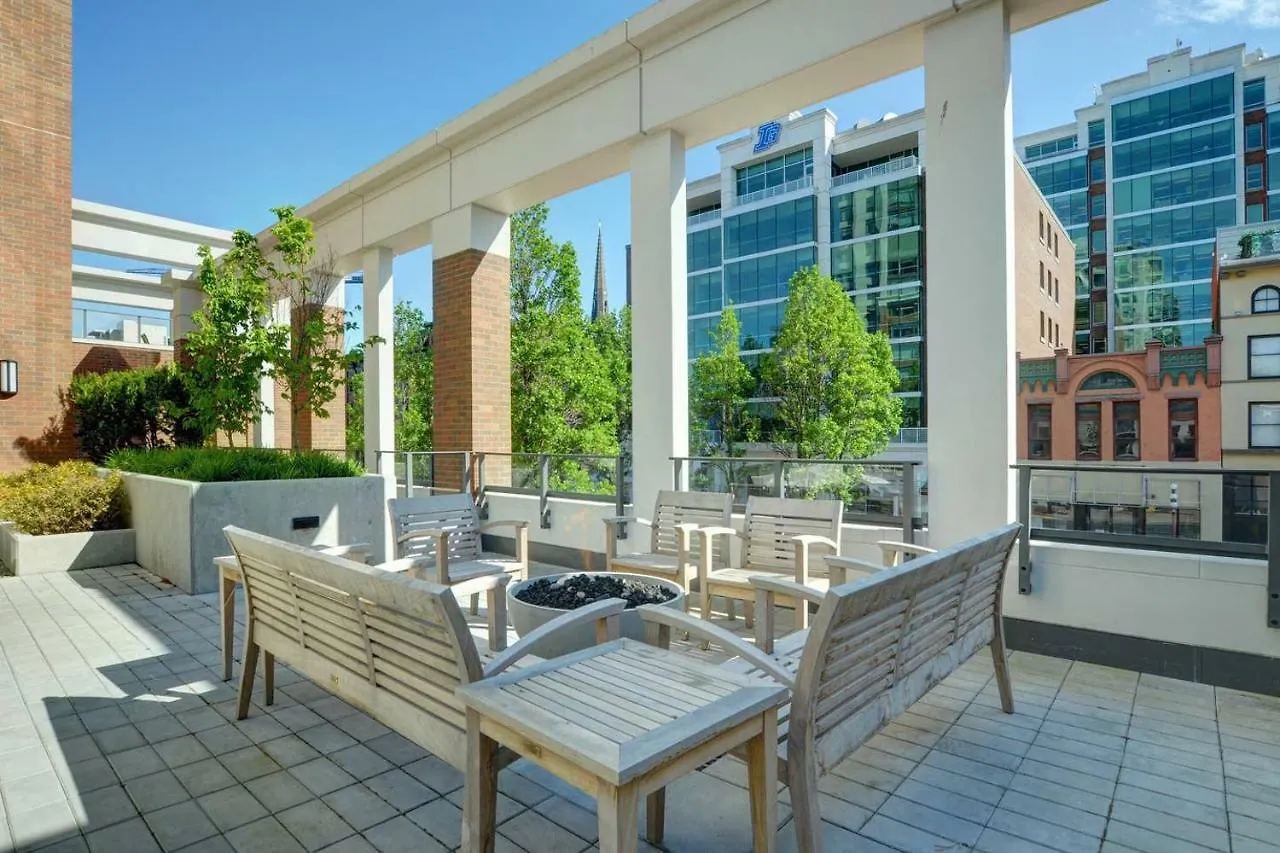 Downtown 2 Beds/2Bath With Huge Patio& Parking! Daire Victoria Kanada